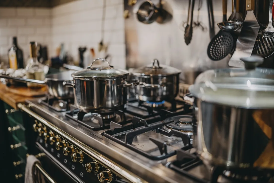 Pots cooking on a gas stove while a Supertimer plan runs